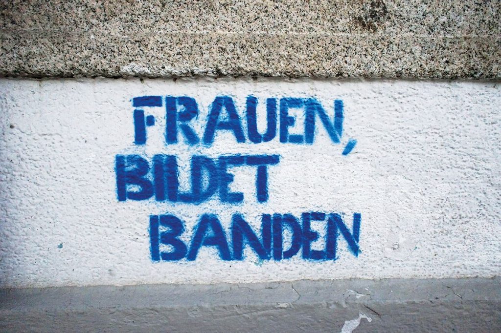 frauen bildet banden